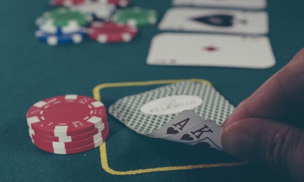 Slap af med et spil poker – uanset hvor du er